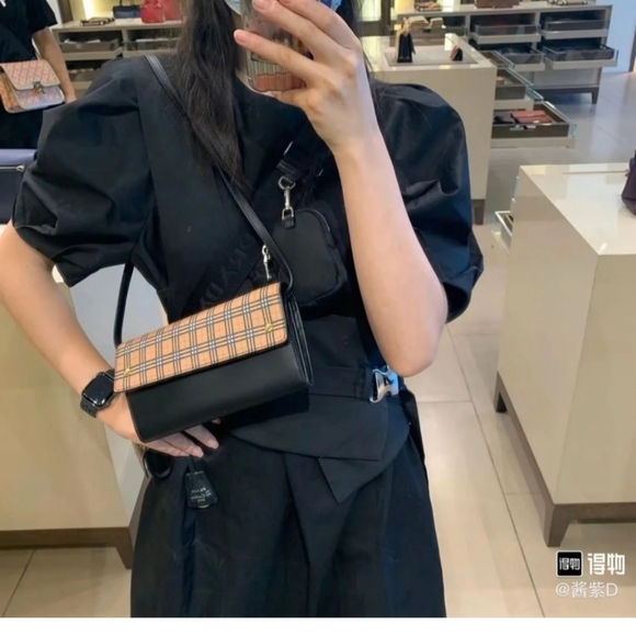 BURBERRY LEATHER CLUTCH BAG - COLOR BLACK - Picture 7 of 17